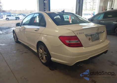 2013 Mercedes-Benz C 300 Sport 4Matic z USA, uszkodzony, nr VIN WDDGF8AB2DG075166
